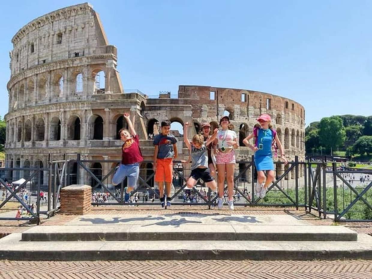 "Tour del Coliseo y Foro Romano adaptado para niños – Tour en grupo en Italia, Roma"
