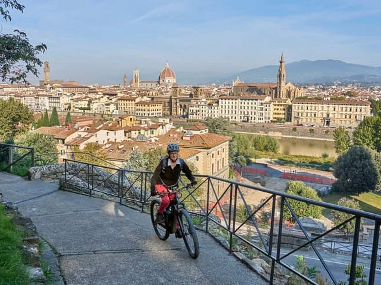 Small Group Guided Tour of Florence and Piazzale Michelangelo by E-bike with Surprise Tasting