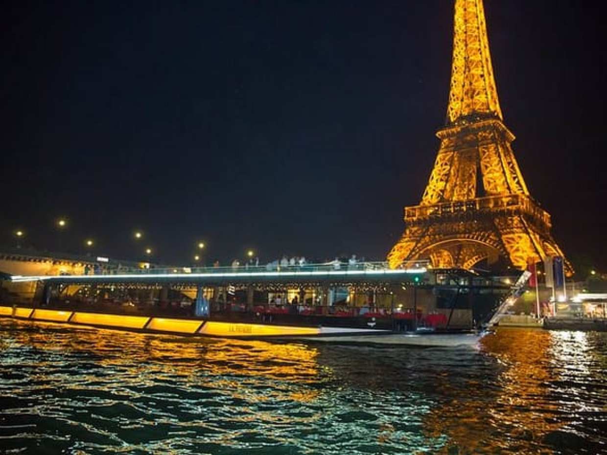 Private Dinner Cruise and Illumination Tour with Hotel Pickup, photo 5
