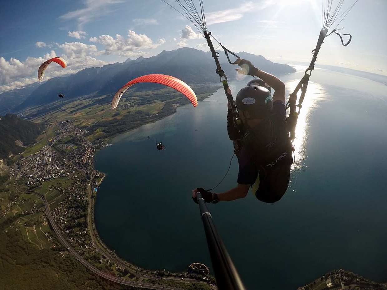 Voos Duplos de Parapente em Montreux para Estudantes na Suíça
