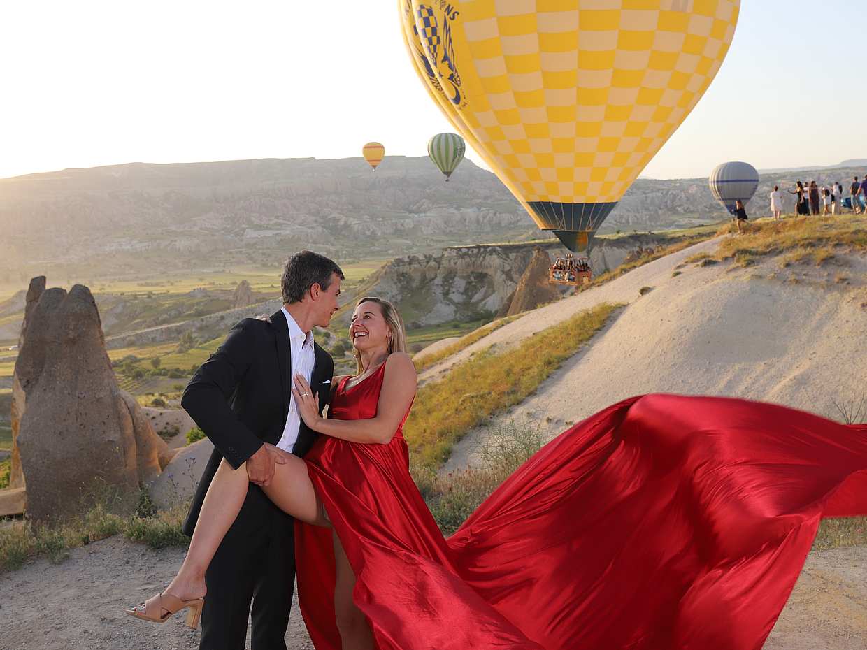 Surprise Proposal Photoshoot in Cappadocia in Göreme, Türkiye, photo 5