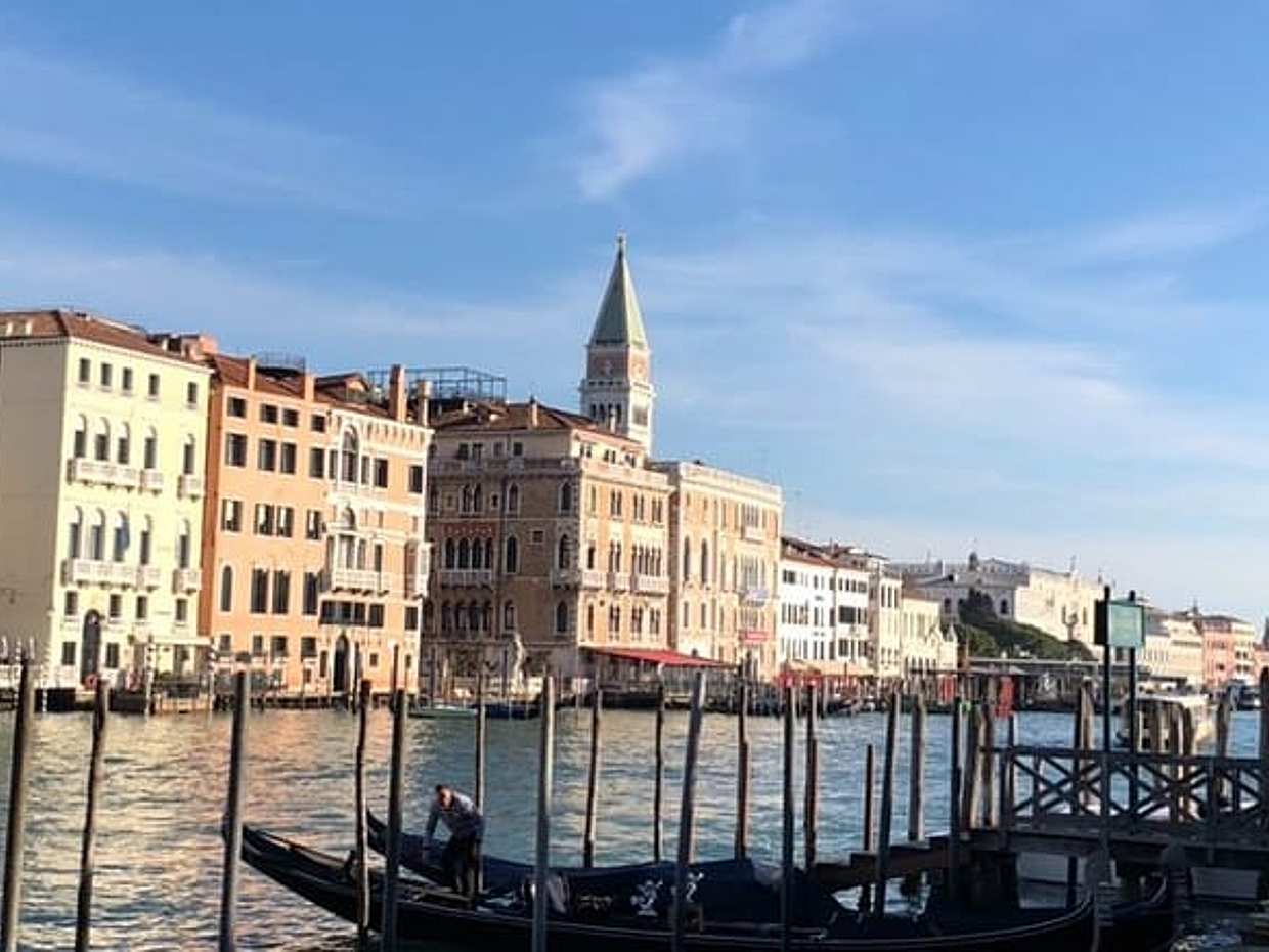 walking tour from Rialto to San Marco between history, traditions and art