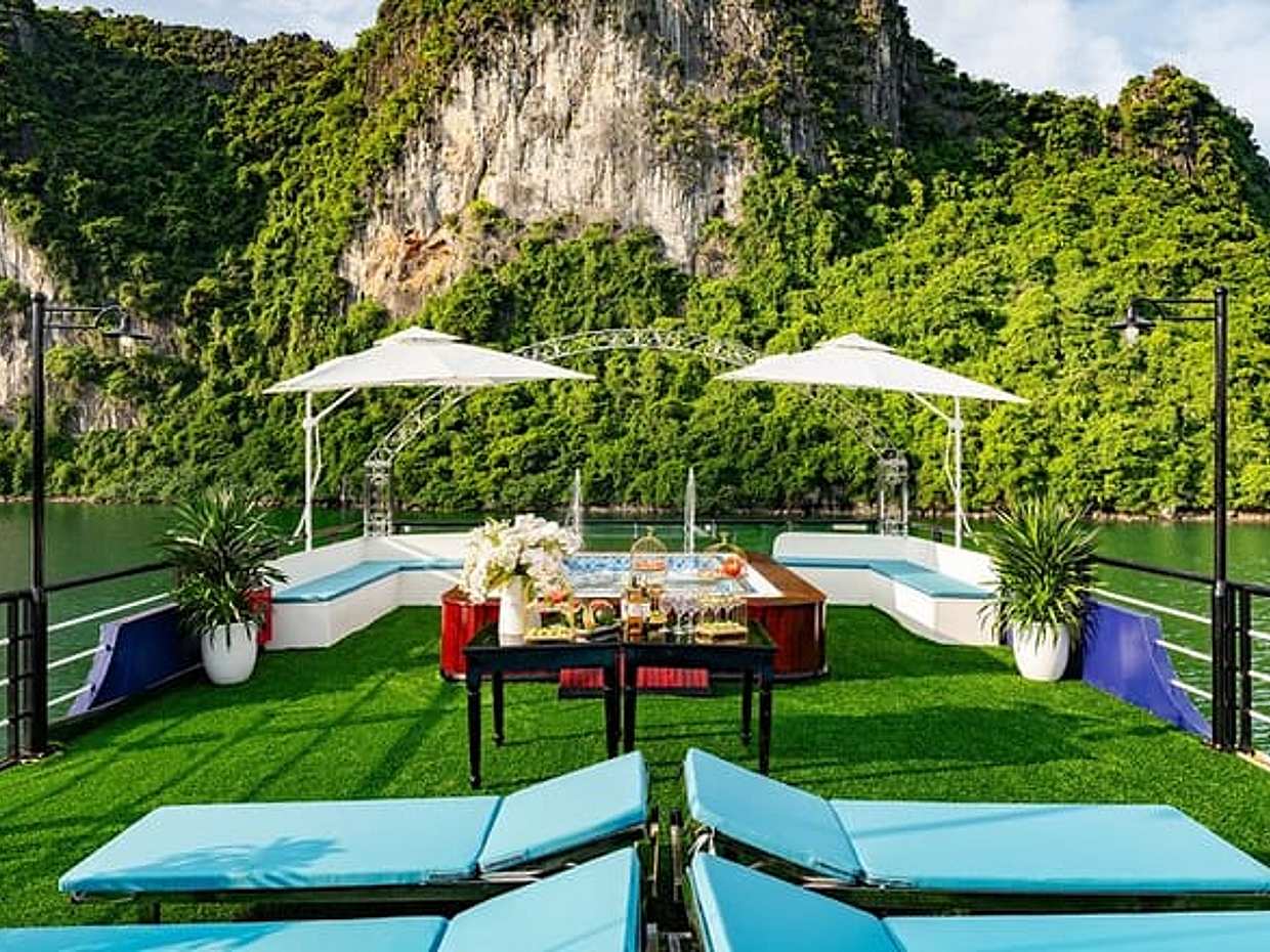 Ha Long 5 Star Cruise Day Trip: Buffet Lunch, Jacuzzi & Limousine, photo 4