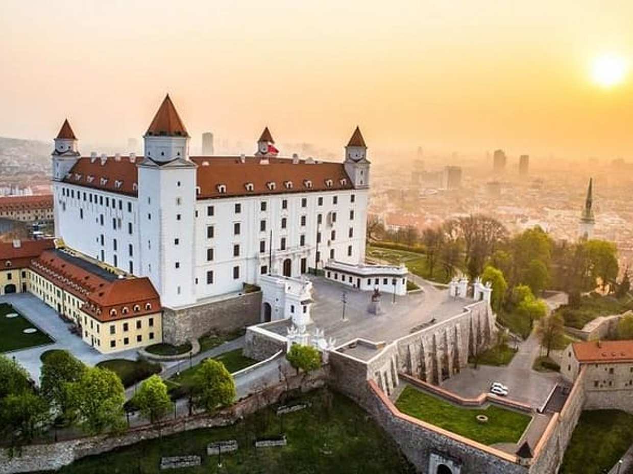 Budapest to Prague Private Transfer with Bratislava Castle, photo 2