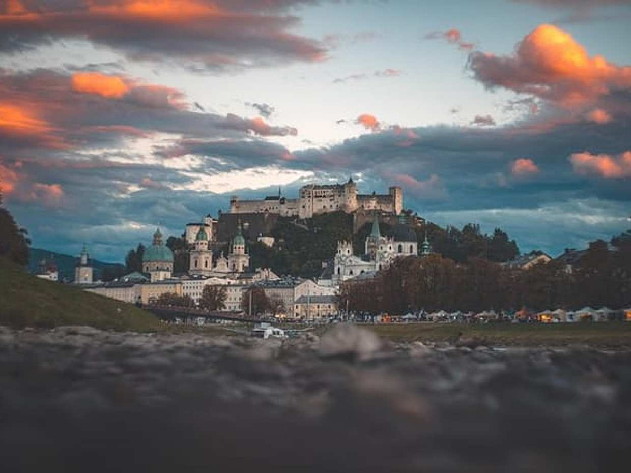 Private Scenic Transfer from Prague to Salzburg with 4h of Sightseeing
