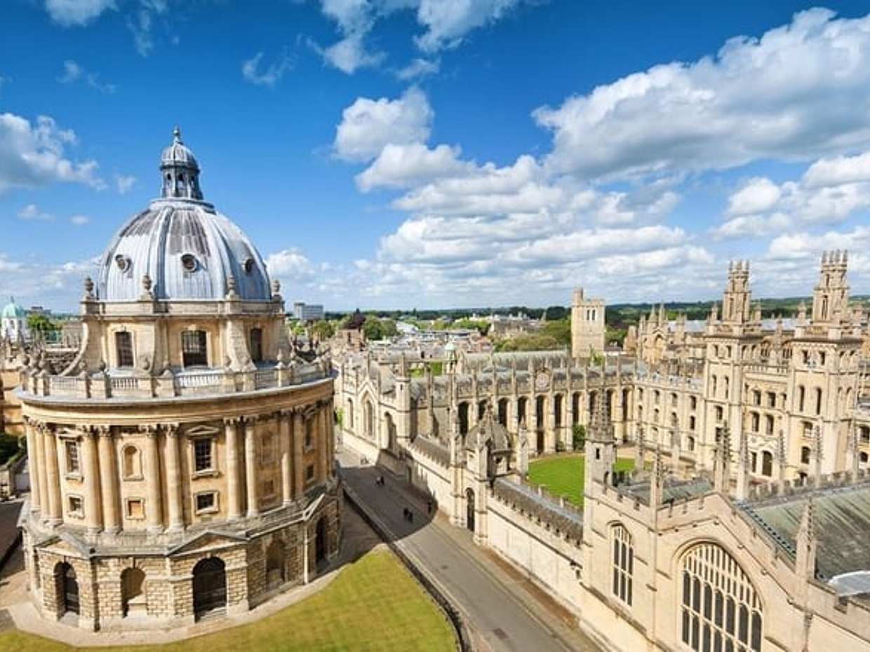 Oxford Scavenger Hunt & Highlights Self-Guided Walking Tour