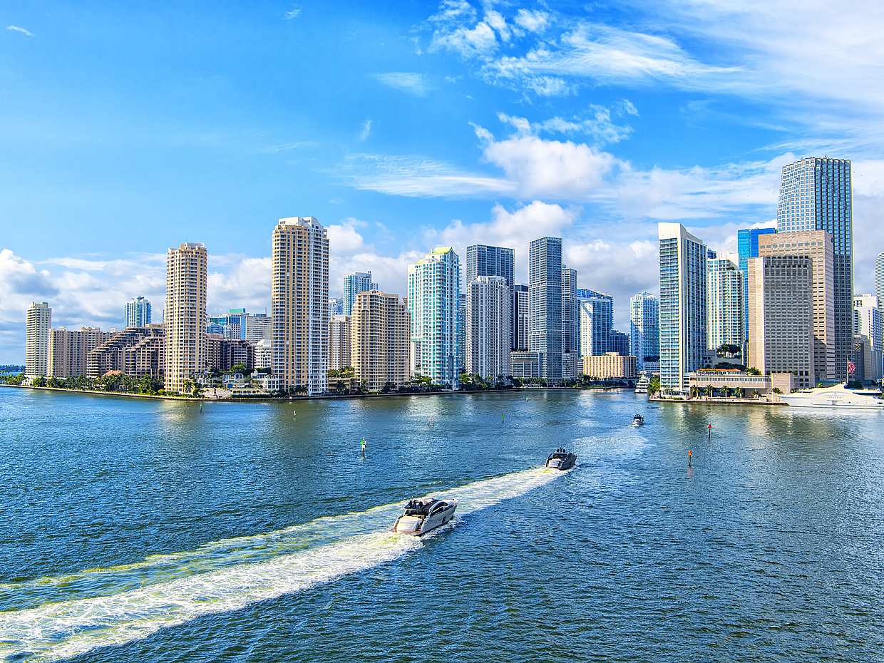 Ultimatives Wassererlebnis in Miami: Katamaran-Segeltörn mit Jetskis & Drinks in den Vereinigten Staaten