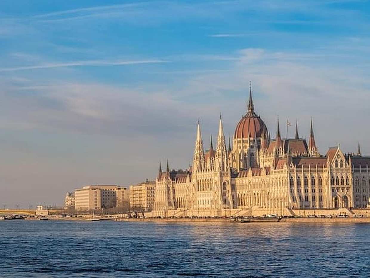 Private Transfer from Frankfurt to Budapest, English-speaking driver