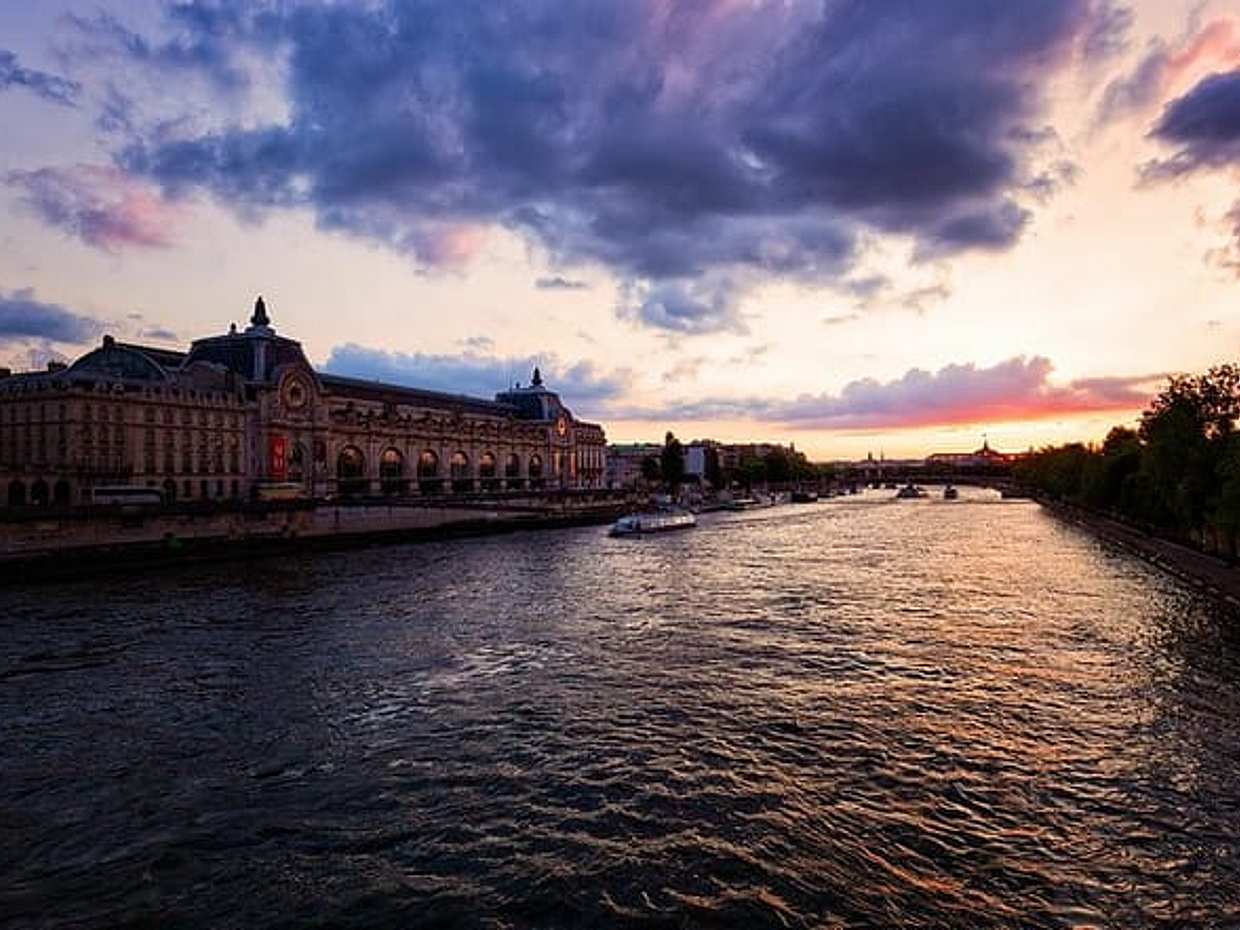 6 hours Paris city tour with Seine River cruise and Galeries Lafayette