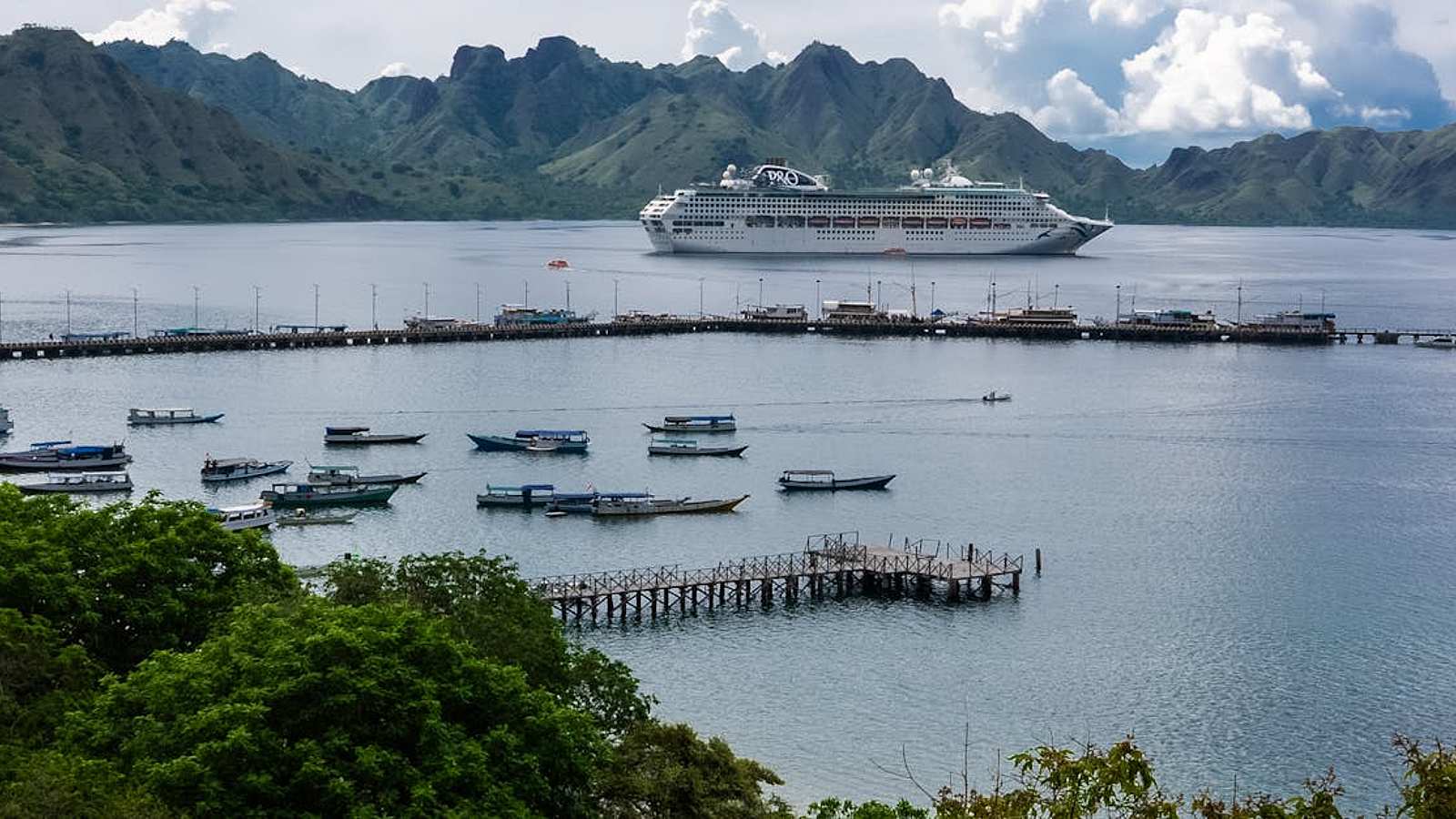 Best Cruises in Indonesia in 2026: Views, Music, and Sea Air