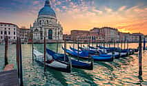 Photo 4 Falling in Love in Venice - Private Gondola Ride for Couples