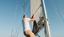 Foto 4 Lisbon Small Group 2h Sunset Sailing- Live Commentary & a Drink (Or Open Bar Option)