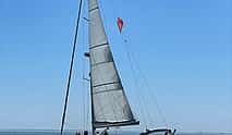 صورة 3 Lisbon Sail & Wine 2 hours Private Boat Tour