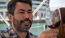 Фото 4 Парусный спорт и дегустация вин с экспертом-сомелье в Барселоне