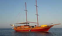 Фото 3 Частный 6-часовой круиз на роскошной деревянной яхте