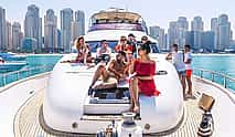 Фото 3 Dubai Xclusive Gemeinsame Mondschein-Luxus-Yacht-Tour mit BBQ