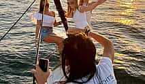 照片 4 Lisbon Private Sunset Sailing Cruise - 2h Private Tour, with a Drink Included