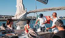 Foto 3 Lisbon Small Group 2h Sunset Sailing- Live Commentary & a Drink (Or Open Bar Option)