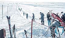 Фото 3 Частный зимний тур в Лернанист: Катание на лыжах, канатная дорога Бугель, тюбинг, снегоход