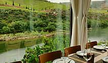 Foto 3 Excursión romántica en barco y tren por el Duero con almuerzo y cata de vinos