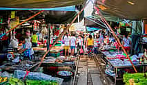 Фото 4 Ежедневная групповая экскурсия по Бангкоку: Железнодорожный рынок Мяклонг и плавучий рынок Дамноен Садуак