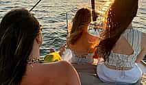 照片 3 Lisbon Private Sunset Sailing Cruise - 2h Private Tour, with a Drink Included