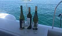 صورة 4 Lisbon Sail & Wine 2 hours Private Boat Tour