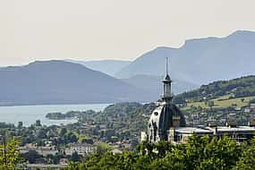 Fotografie 1 Private transfer from Geneva to Lyon with 2h stop in Chambery