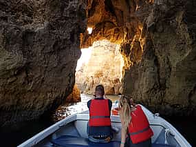 Foto 1 Excursión en barco a las increíbles grutas de Ponta da Piedade