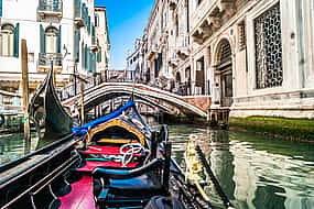 Foto 1 Visita privada a pie de Venecia con paseo en góndola