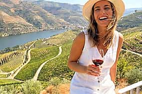 照片 1 DOURO VALLEY: Small Group Premium Wine Tour, Winey´s Lunch and Private Cruise