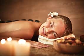 Foto 1 Exklusives türkisches Bad und Spa für Frauen mit Hot-Stone-Massage und Hin- und Rücktransfer