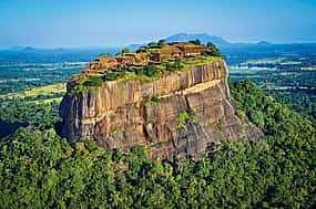 Foto 1 Excursión de 1 día a la fortaleza rocosa de Sigiriya y las cuevas de Dambulla