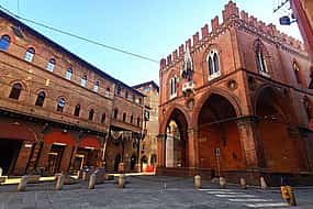 Фото 1 Bologna Murder Mystery: Self-Guided City Quest