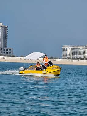 Zdjęcie 1 Εμπειρία αυτόνομης οδήγησης σκάφους στο Άμπου Ντάμπι
