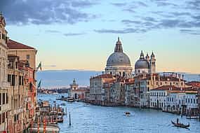 Foto 1 Private transfer from Budapest to Venice with 2h of Sightseeing