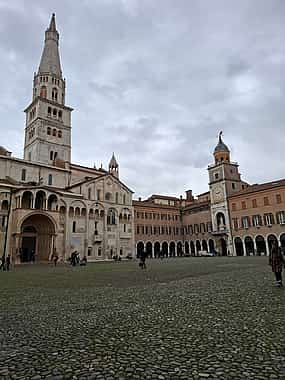 Foto 1 Discover Modena: Timeless Art, History, and Flavors