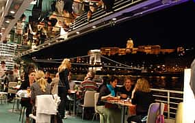 Foto 1 Crucero con cena a la luz de las velas en Budapest