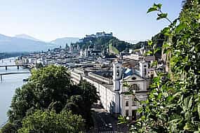 Foto 1 Budapest to Salzburg - 2h of Sightseeing Private Car Transfer
