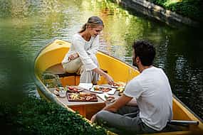 Foto 1 Romantisches Picknick-Mittagessen auf einem Boot für Paare
