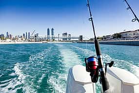 Фото 1 Частная поездка на рыбалку на скоростном катере в Дубае