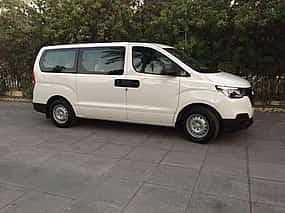 Foto 1 Transfers von Sharjah nach Abu Dhabi im Minivan
