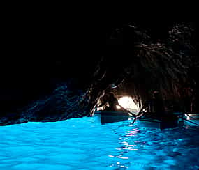 Фото 1 Sorrento Coast, Capri and Blue Grotto Boat Tour