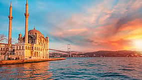 Foto 1 Kreuzfahrt bei Sonnenuntergang auf dem Bosporus mit Tee und Keksen
