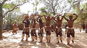 Foto 1 Recorrido de un día al Safari de Hluhluwe Imfolozi y a la Aldea Cultural DumaZulu
