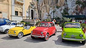 Фото 1 <p>Культовый винтажный Fiat 500, едущий по Палермо</p>