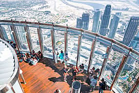 Foto 1 Dubai Burj Khalifa with Dubai Aquarium Combo Passes (Non-prime Hours)