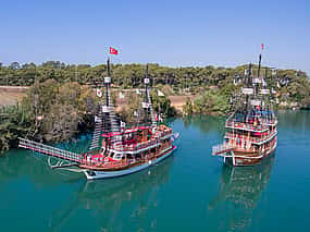 Foto 1 Excursión en barco por el río Manavgat desde Alanya con bazar público y cascada