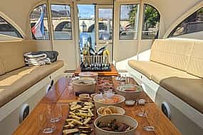 รูปภาพ 1 Wine and Cheese Tasting in a VIP Cruise on the Seine