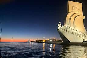 صورة 1 Lisbon Small Group 2-Hour Night Sailing Tour with a welcome Drink